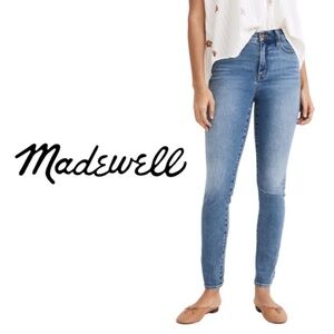 Madewell Roadtripper 10" Petite High-Rise Authentic Jeans in Vinton Wash - 29P